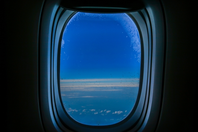 飛行機の窓はトリプルガラス！？ | 窓リフォームならマドプロ！