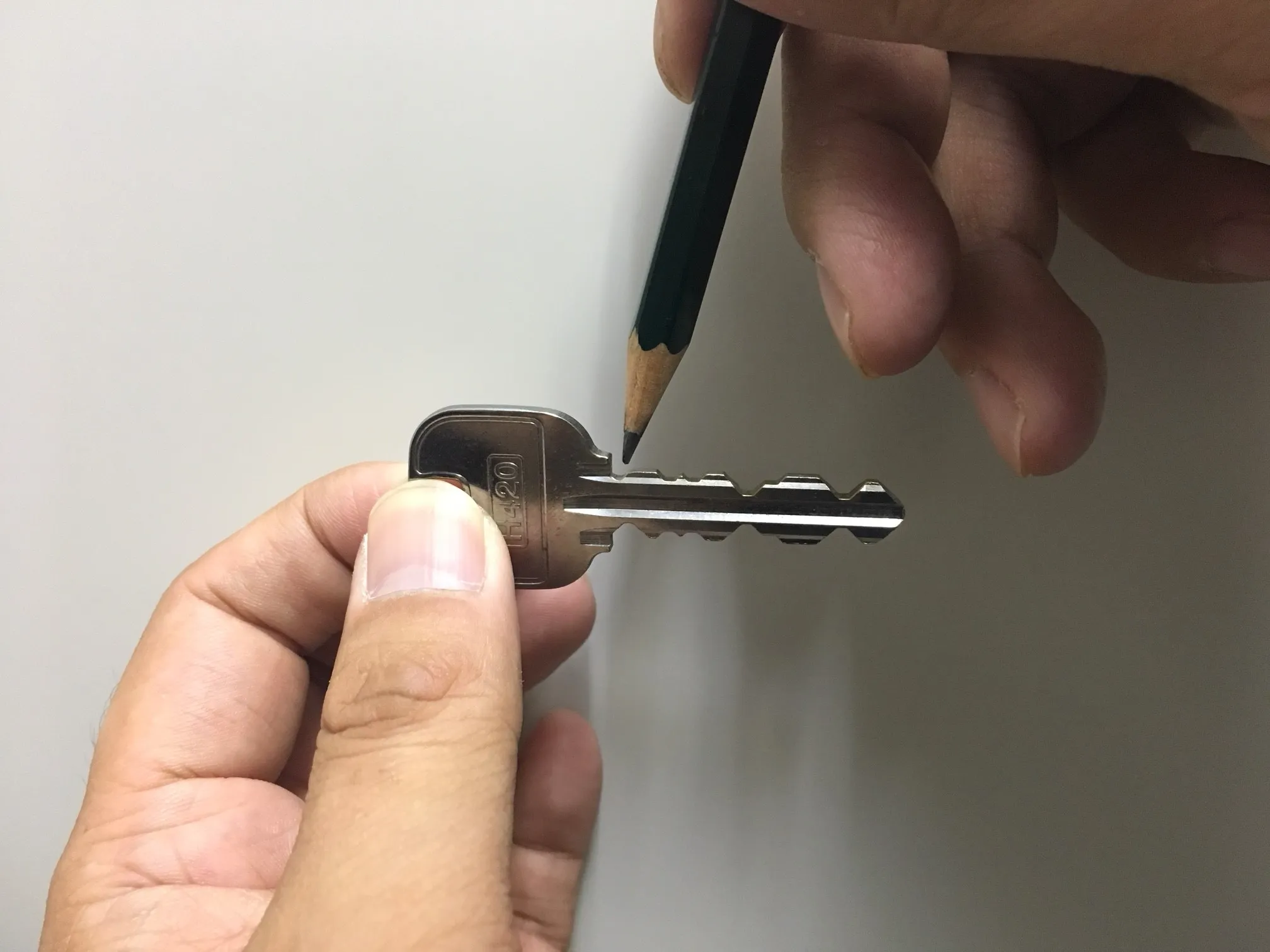 鍵のすべりが悪いときに使える裏技教えます！ | 窓のリフォーム専門